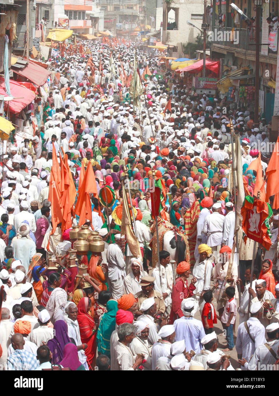 varkari-in-pandharpur-on-occasion-of-ashadhi-ekadashi-district-solapur-ET1BY3.jpg